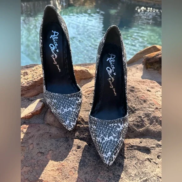 Alice + Olivia Monochrome Patterned Heels - Picture 9 of 10